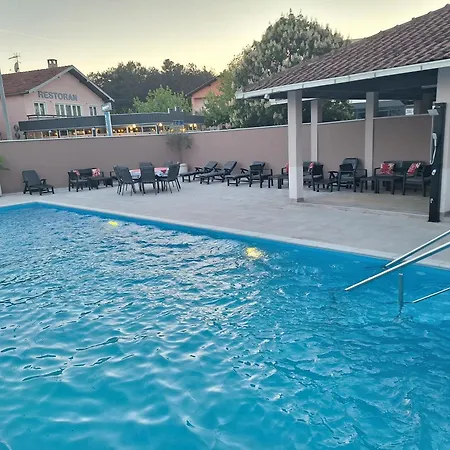 Hotel Juka 3*
